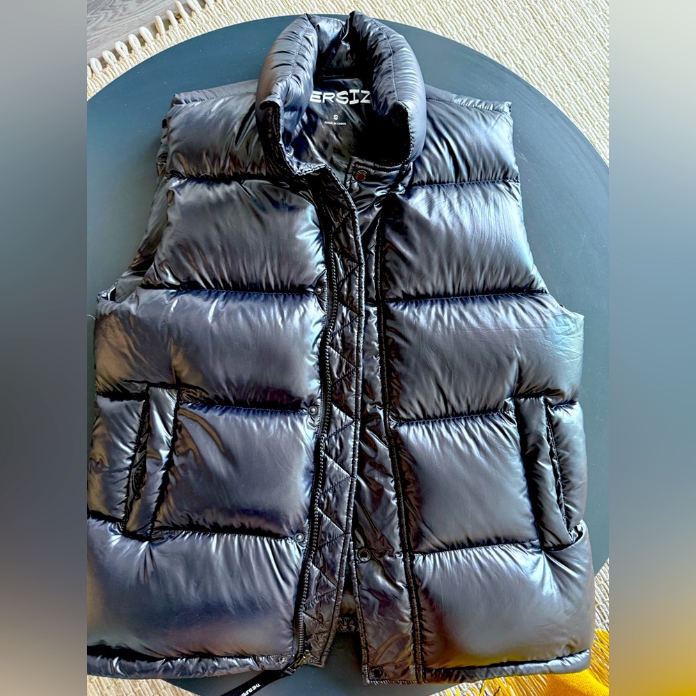 Aritzia Shiny Black Puffer Vest